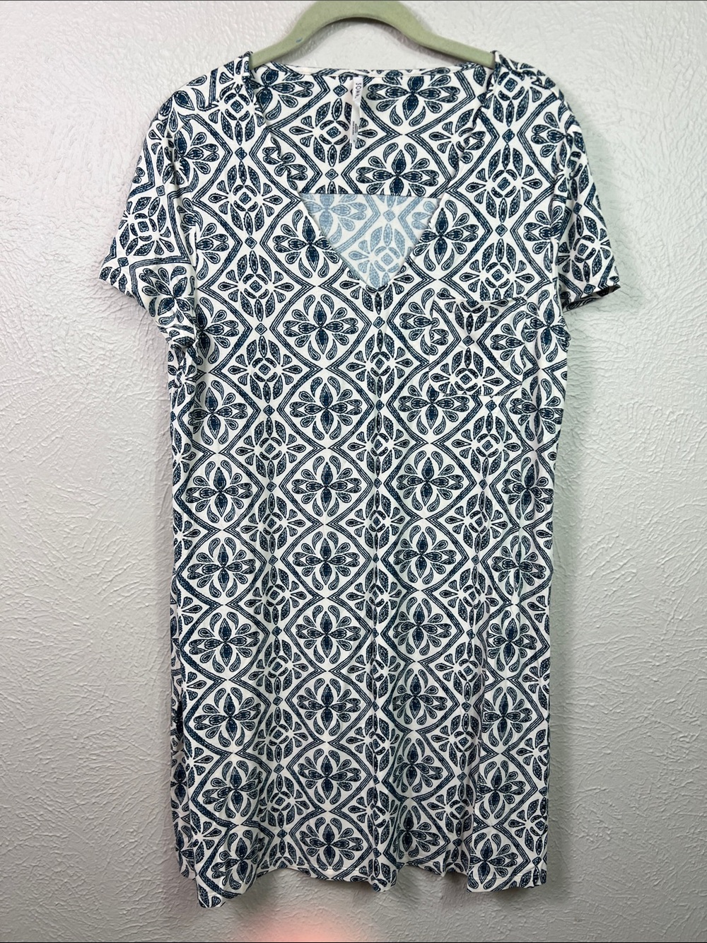 Soma Blue White Allover Print V-Neck Cap Sleeve Gown  Medium